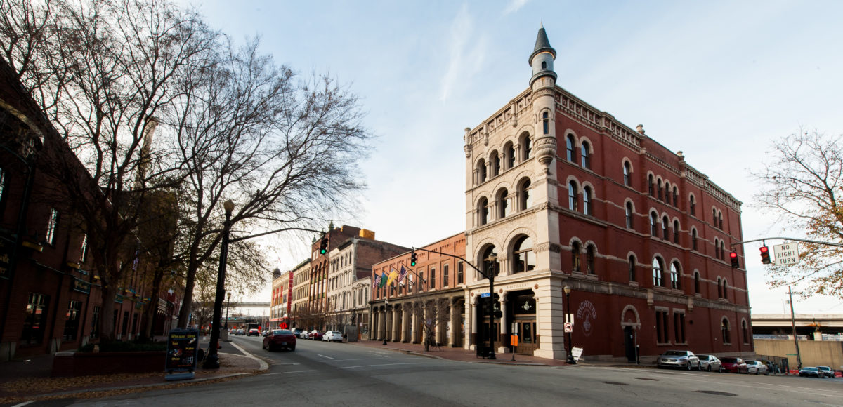 The Best Places to Drink in Louisville, Kentucky, According to Two