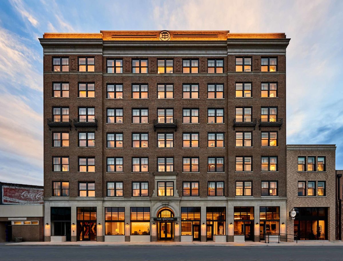 7-story hotel at dusk