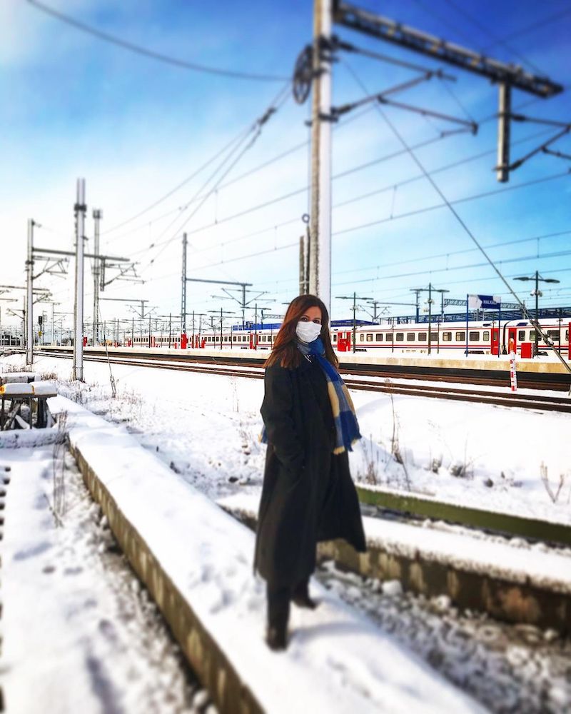 train travel girl